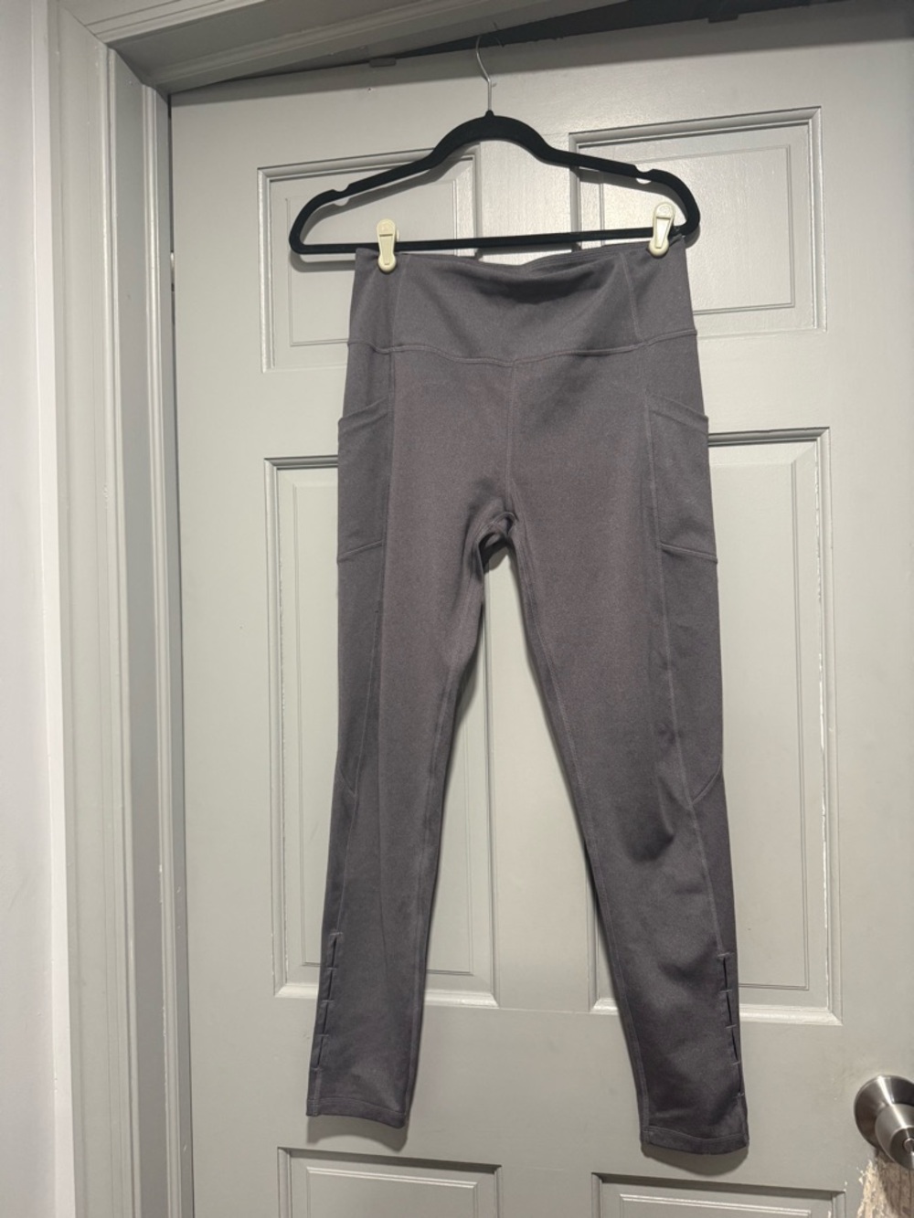 Women’s High-Rise Gray Leggings with Side Pockets